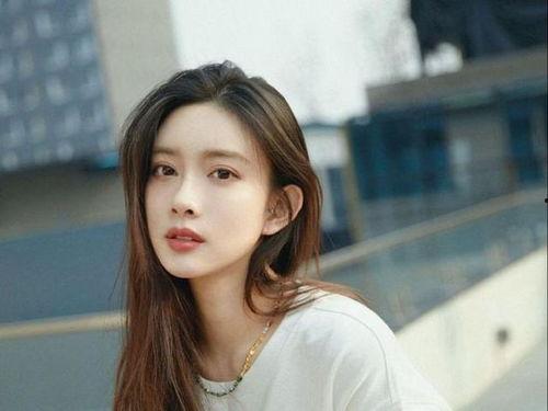 吃瓜娱乐圈孟子义,娱乐圈的瓜田瓜语，揭秘明星背后的故事